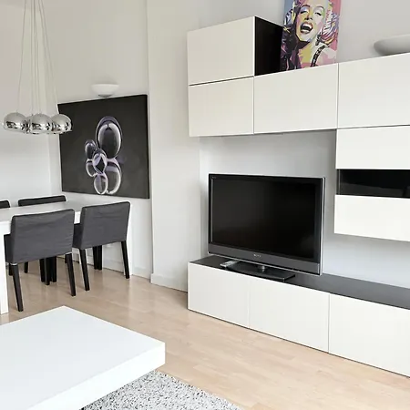 Spacious 2 Bedroom Flat, Near Kings Cross, Location * London