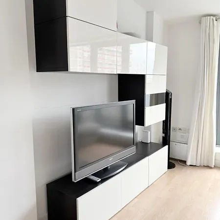 Apartment Spacious 2 Bedroom Flat, Near Kings Cross, Location *