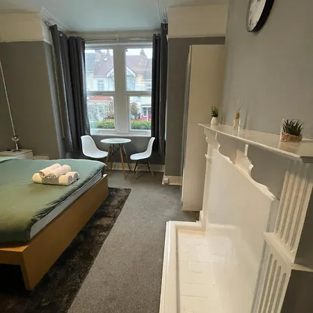Cosy Double A Stones Throw From Wembley Stadium * London