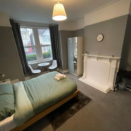 Cosy Double A Stones Throw From Wembley Stadium Guest house London