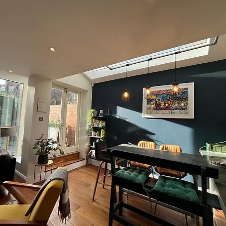 Apartment Period-chic 2bd Flat With Private Patio *