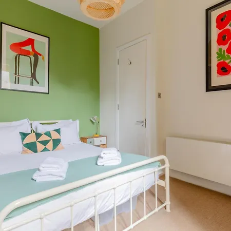 Period-chic 2bd Flat With Private Patio Apartment London