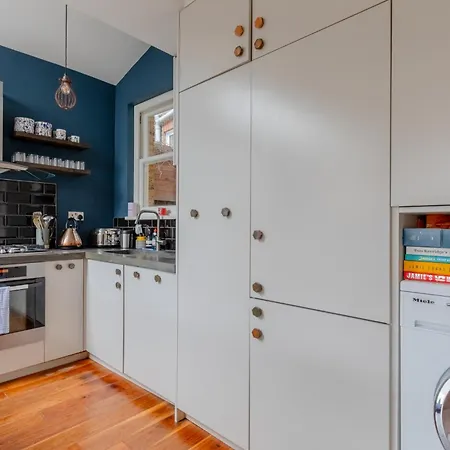 Period-chic 2bd Flat With Private Patio * London