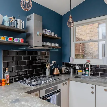 Period-chic 2bd Flat With Private Patio