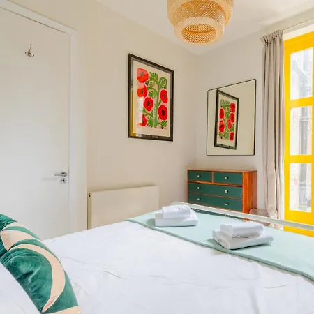 Apartment Period-chic 2bd Flat With Private Patio