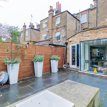Apartment Period-chic 2bd Flat With Private Patio *