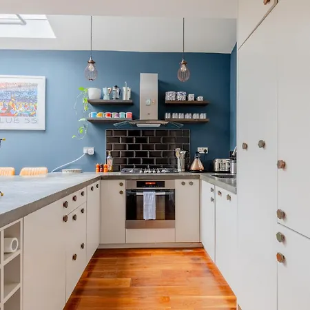 Period-chic 2bd Flat With Private Patio London