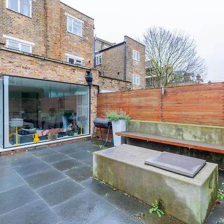 Period-chic 2bd Flat With Private Patio * London