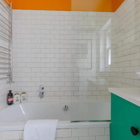 Period-chic 2bd Flat With Private Patio
