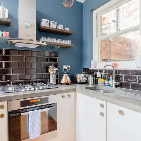 Period-chic 2bd Flat With Private Patio Apartment
