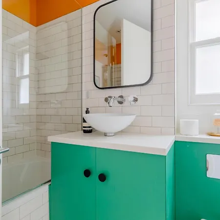 Period-chic 2bd Flat With Private Patio Apartment London