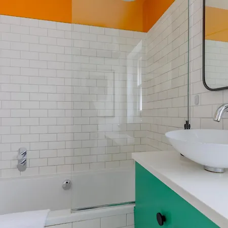 Apartment Period-chic 2bd Flat With Private Patio London