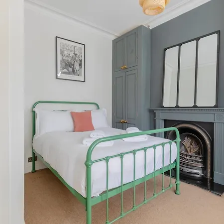 Period-chic 2bd Flat With Private Patio * London
