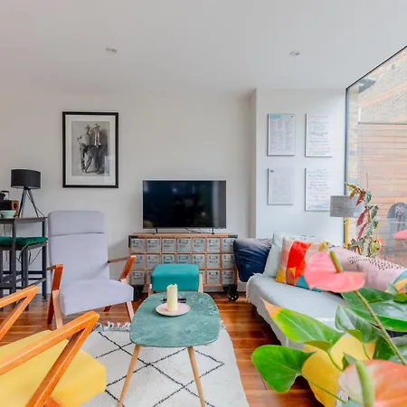 Period-chic 2bd Flat With Private Patio