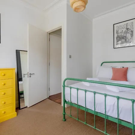 Period-chic 2bd Flat With Private Patio Apartment