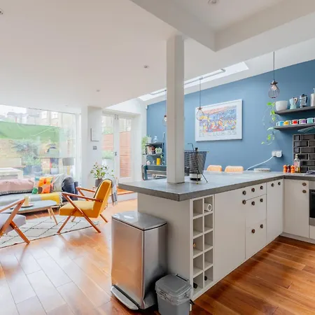 Apartment Period-chic 2bd Flat With Private Patio *