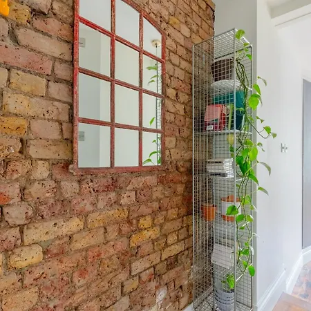 Period-chic 2bd Flat With Private Patio Apartment London