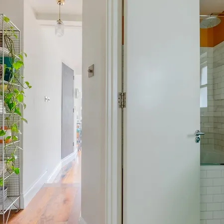 Period-chic 2bd Flat With Private Patio London