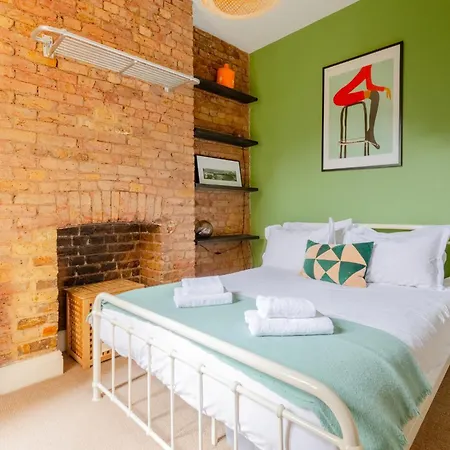 Period-chic 2bd Flat With Private Patio * London