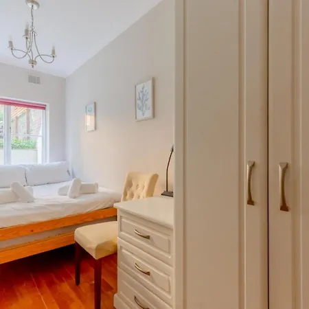Sophisticated 2bd Flat With Patio West Kensington Apartment