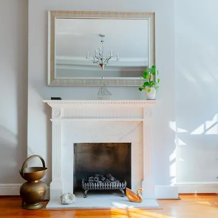 Sophisticated 2bd Flat With Patio West Kensington London
