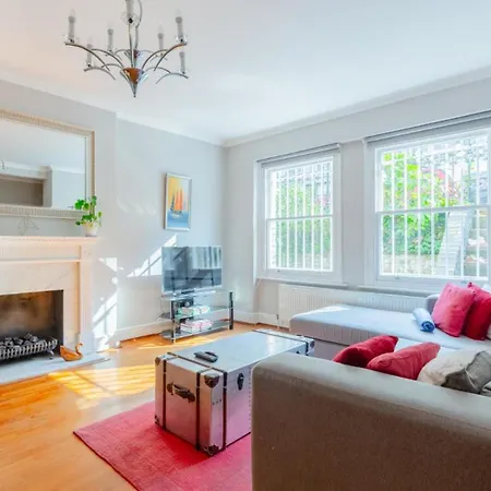 Sophisticated 2bd Flat With Patio West Kensington * London