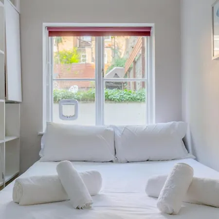 Sophisticated 2bd Flat With Patio West Kensington