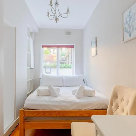 Sophisticated 2bd Flat With Patio West Kensington Apartment