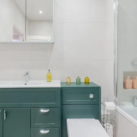 Apartment Sophisticated 2bd Flat With Patio West Kensington *