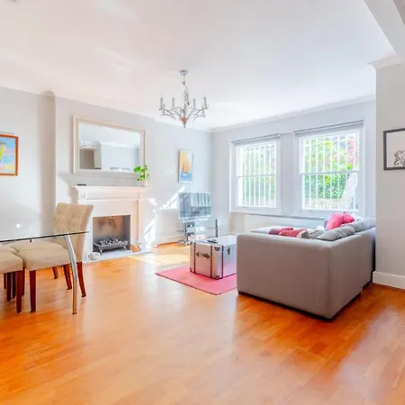 Sophisticated 2bd Flat With Patio West Kensington * London