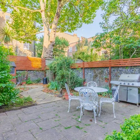Apartment Sophisticated 2bd Flat With Patio West Kensington London