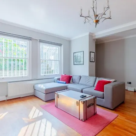 Sophisticated 2bd Flat With Patio West Kensington London
