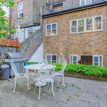 Sophisticated 2bd Flat With Patio West Kensington * London
