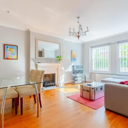 Sophisticated 2bd Flat With Patio West Kensington *
