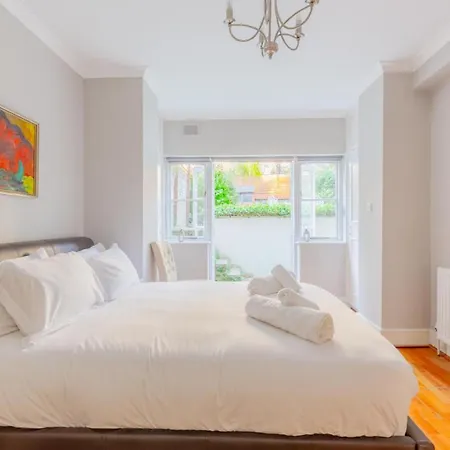 Sophisticated 2bd Flat With Patio West Kensington Apartment *