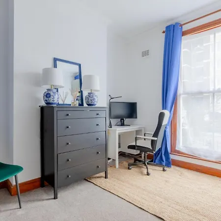 Spacious And Inviting 4bd Haggerston *