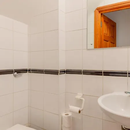Spacious And Inviting 4bd Haggerston Apartment *