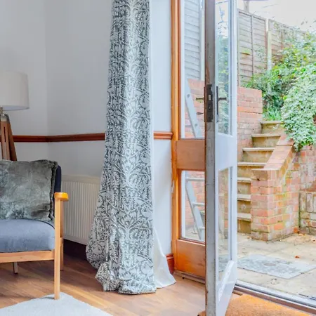 Spacious And Inviting 4bd Haggerston *