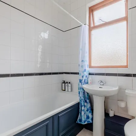 Spacious And Inviting 4bd Haggerston
