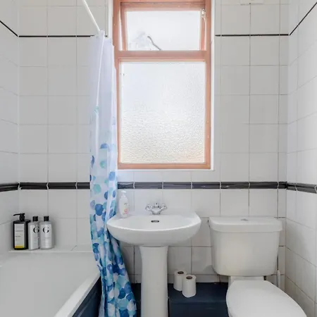 Spacious And Inviting 4bd Haggerston Apartment *