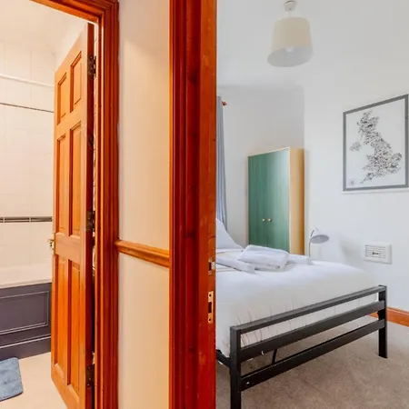 Spacious And Inviting 4bd Haggerston *