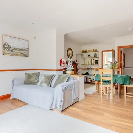 Spacious And Inviting 4bd Haggerston London