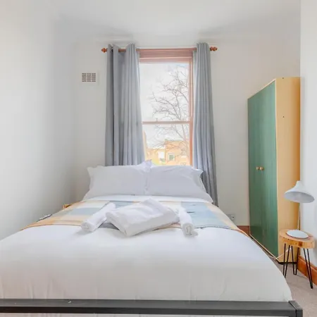 Spacious And Inviting 4bd Haggerston Apartment *