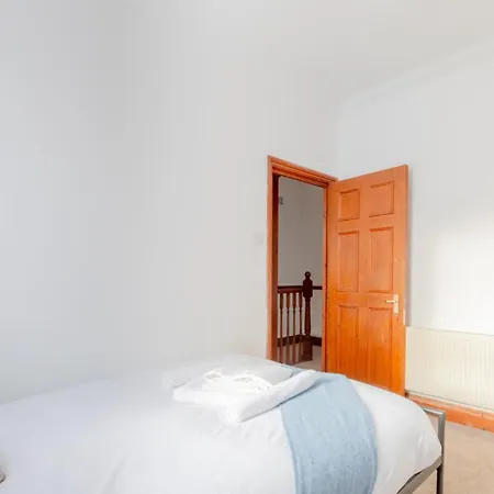 Spacious And Inviting 4bd Haggerston Apartment London