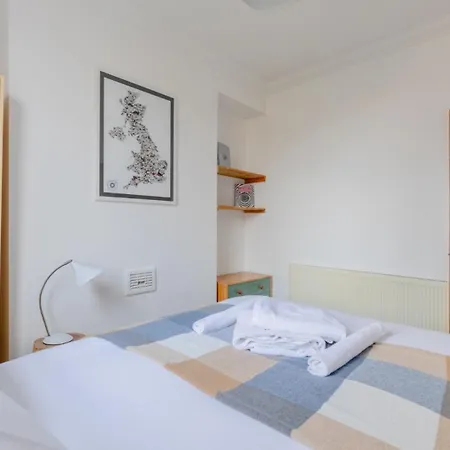 Spacious And Inviting 4bd Haggerston *