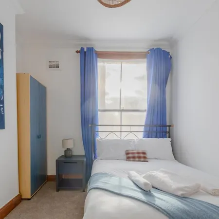 Spacious And Inviting 4bd Haggerston Apartment London