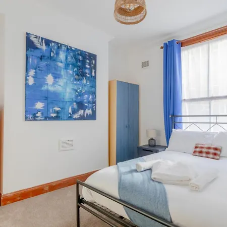 Spacious And Inviting 4bd Haggerston
