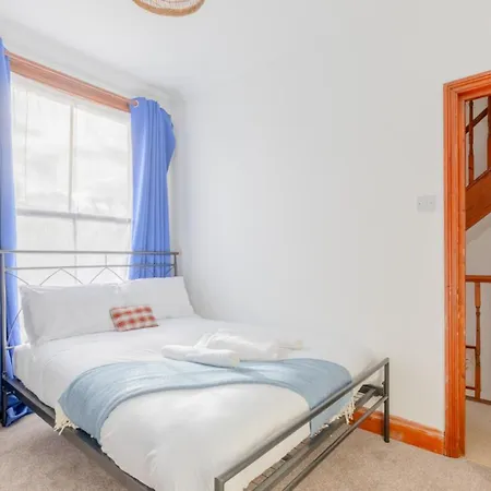 Spacious And Inviting 4bd Haggerston Apartment *