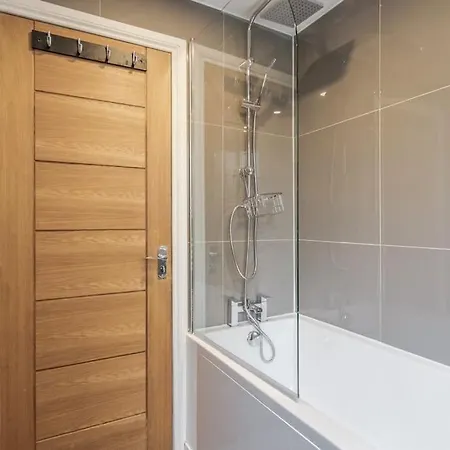 公寓 Lovely 2-bedroom With Balcony And Park View