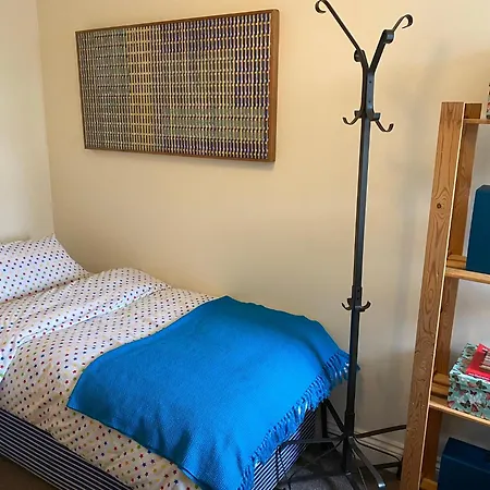 Holiday home 35 Mins To London. 3 Bedrooms. 2 Bathrooms With Garden *
